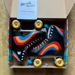 Moxi Skates Black and Rainbow NWT